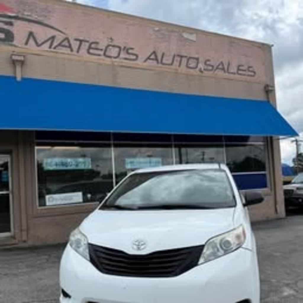 2017 Toyota Sienna - $13,450