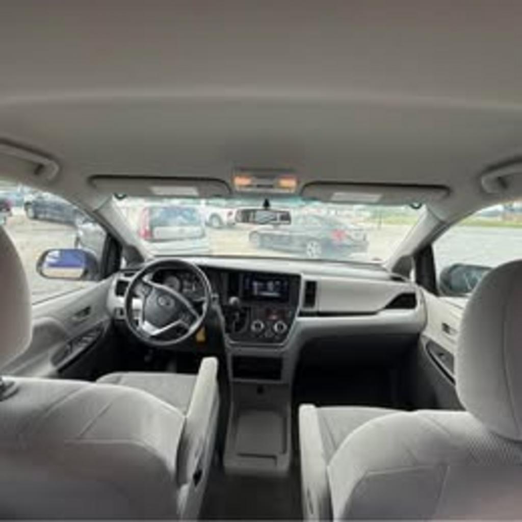 2017 Toyota Sienna - $13,450