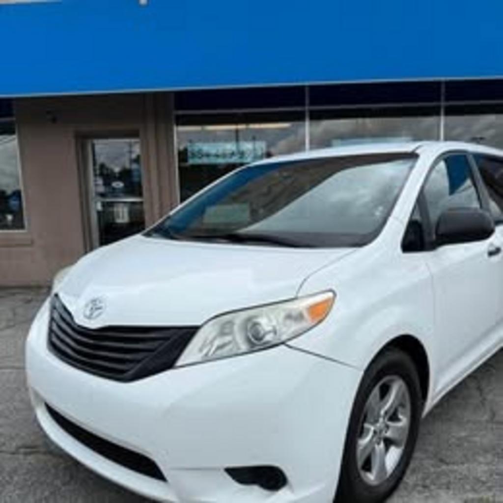 2017 Toyota Sienna - $13,450