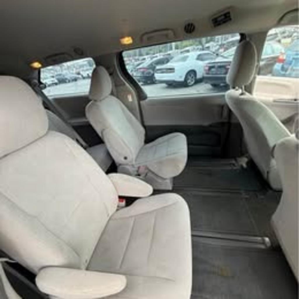 2017 Toyota Sienna - $13,450