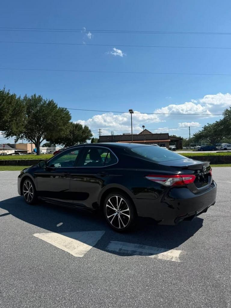 2018 Toyota Camry - $15,900