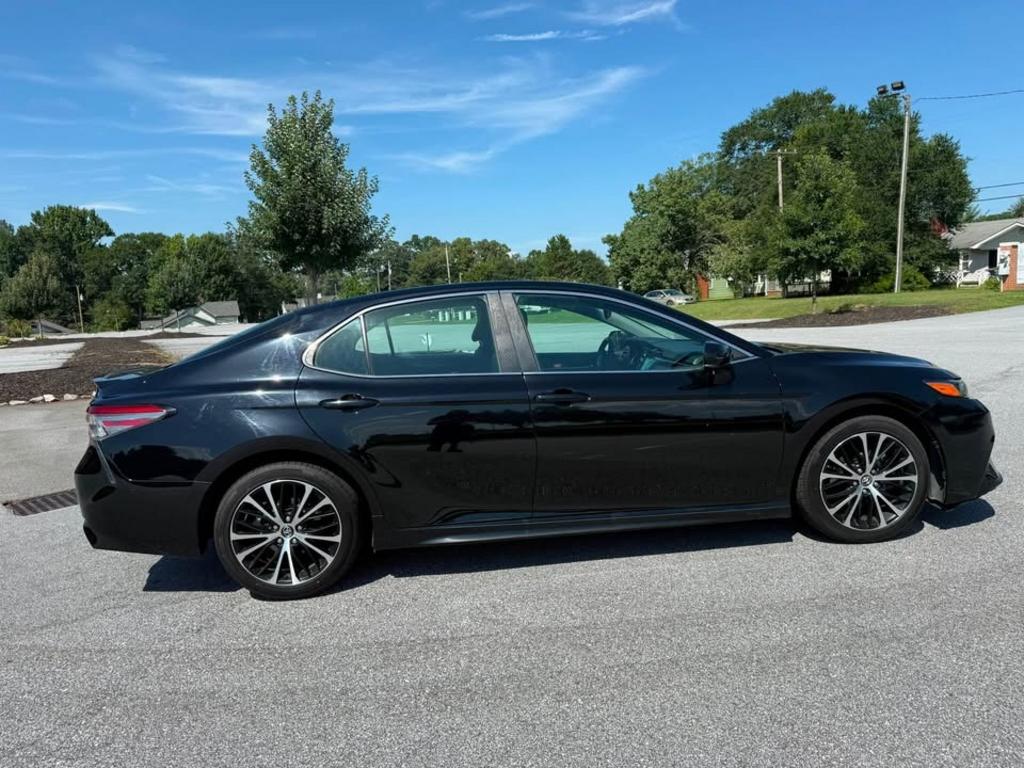 2018 Toyota Camry - $15,900