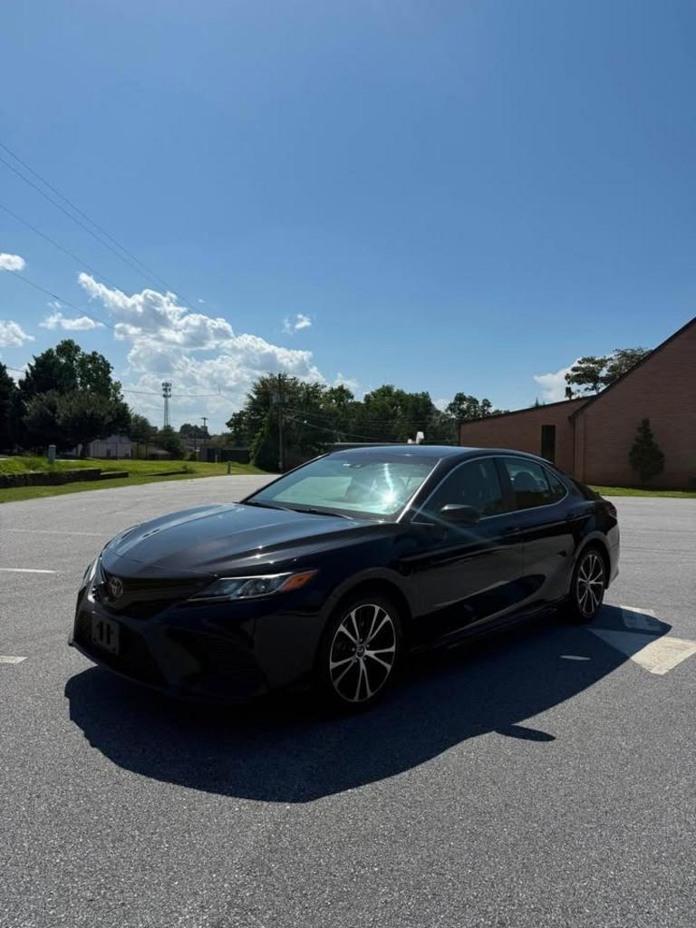 2018 Toyota Camry - $15,900