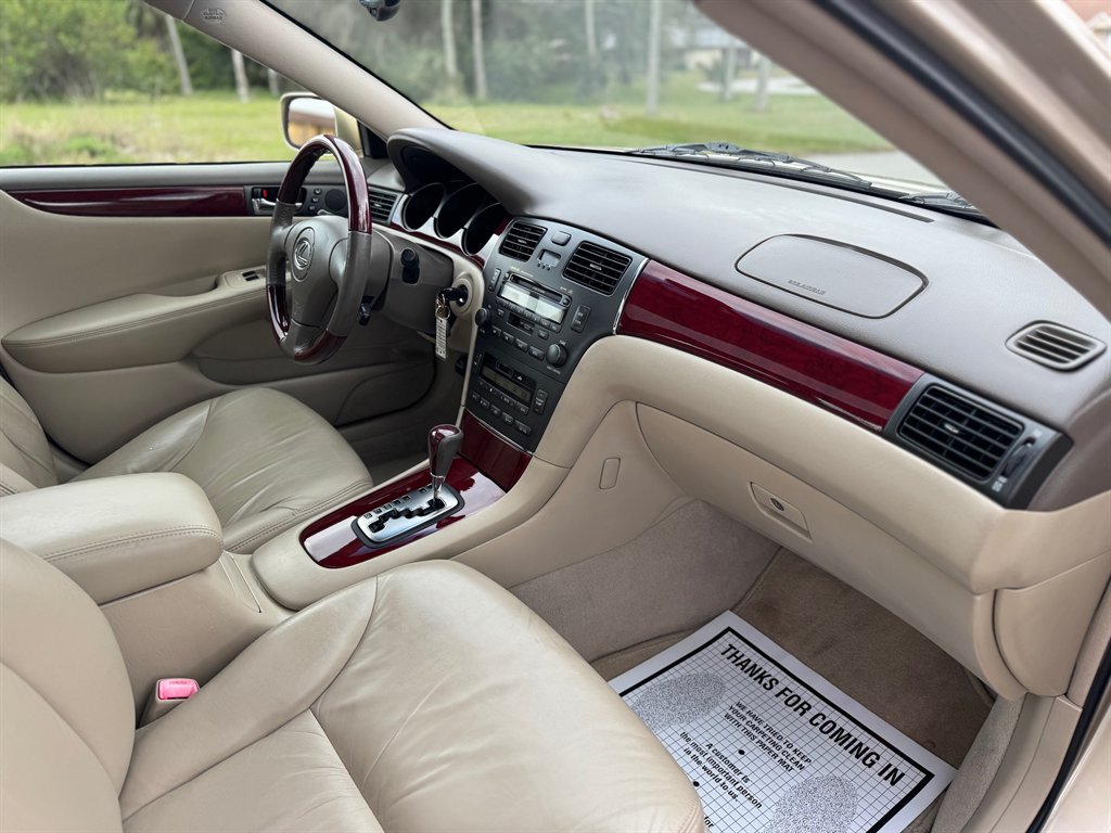 2004 Lexus ES 330 photo