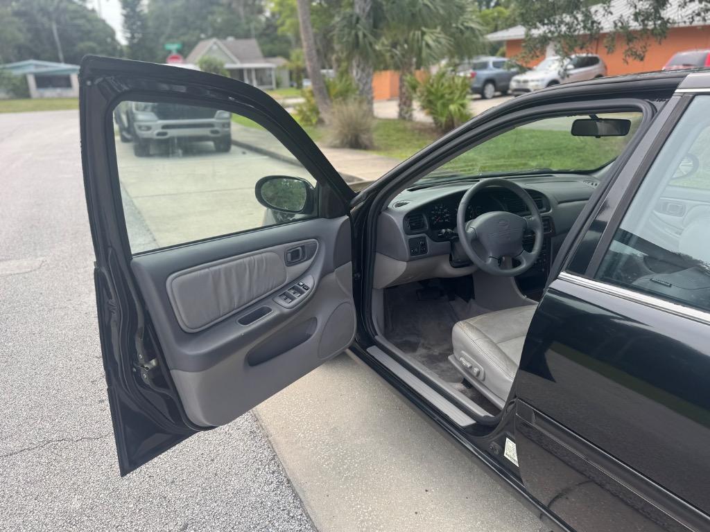 2001 Nissan Altima GLE photo