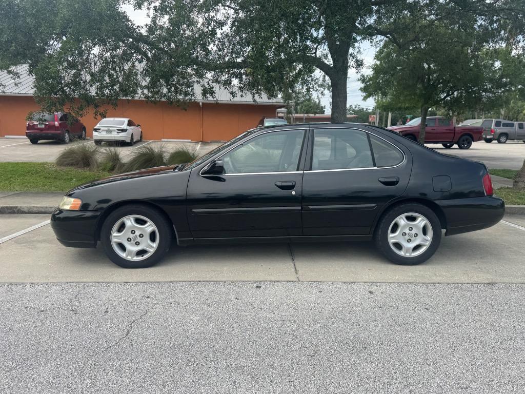 2001 Nissan Altima GLE photo