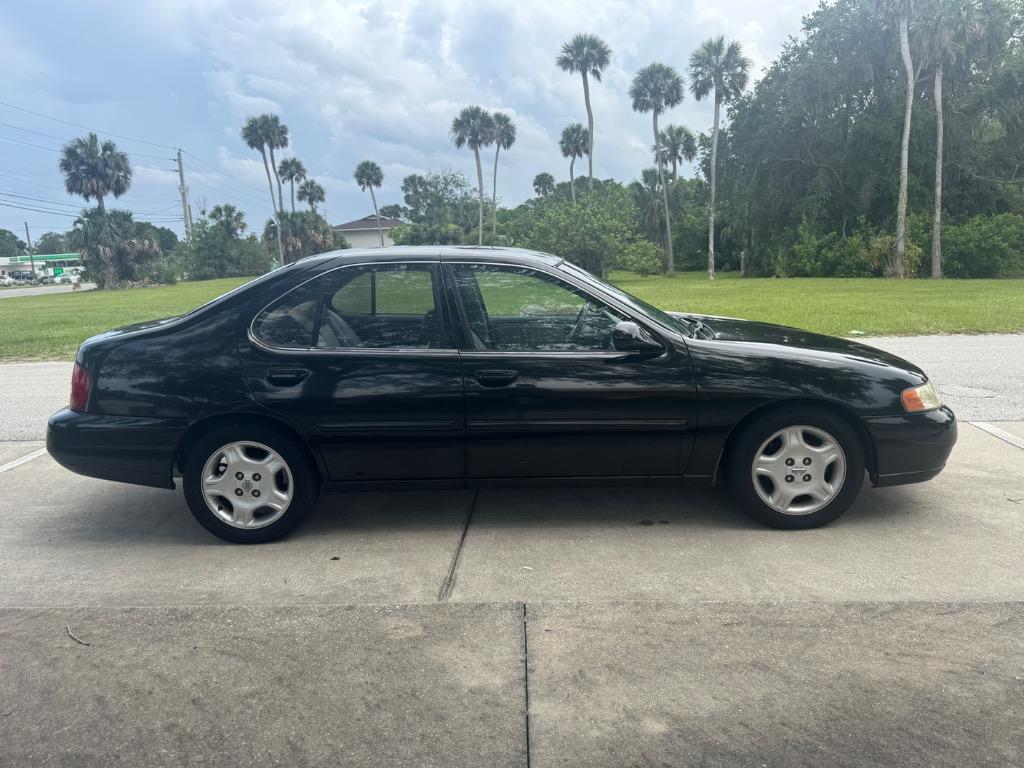 2001 Nissan Altima GLE photo