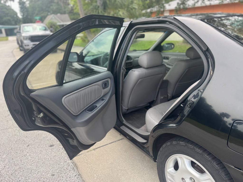 2001 Nissan Altima GLE photo