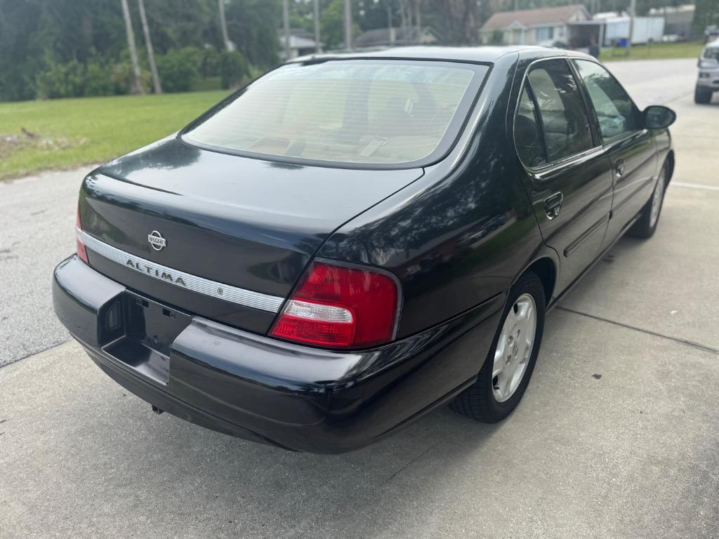 2001 Nissan Altima GLE photo