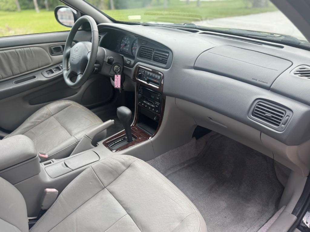 2001 Nissan Altima GLE photo