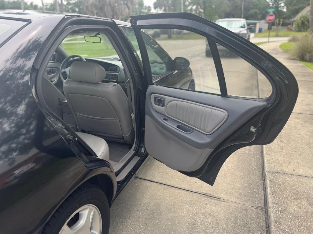 2001 Nissan Altima GLE photo
