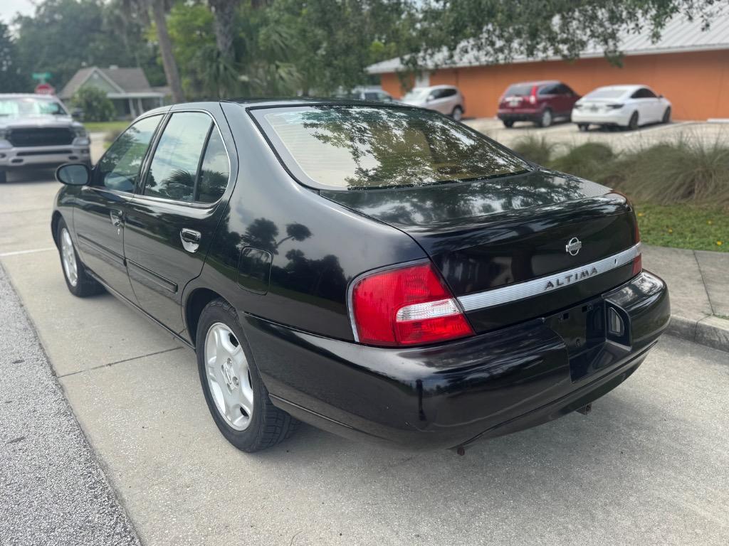 2001 Nissan Altima GLE photo