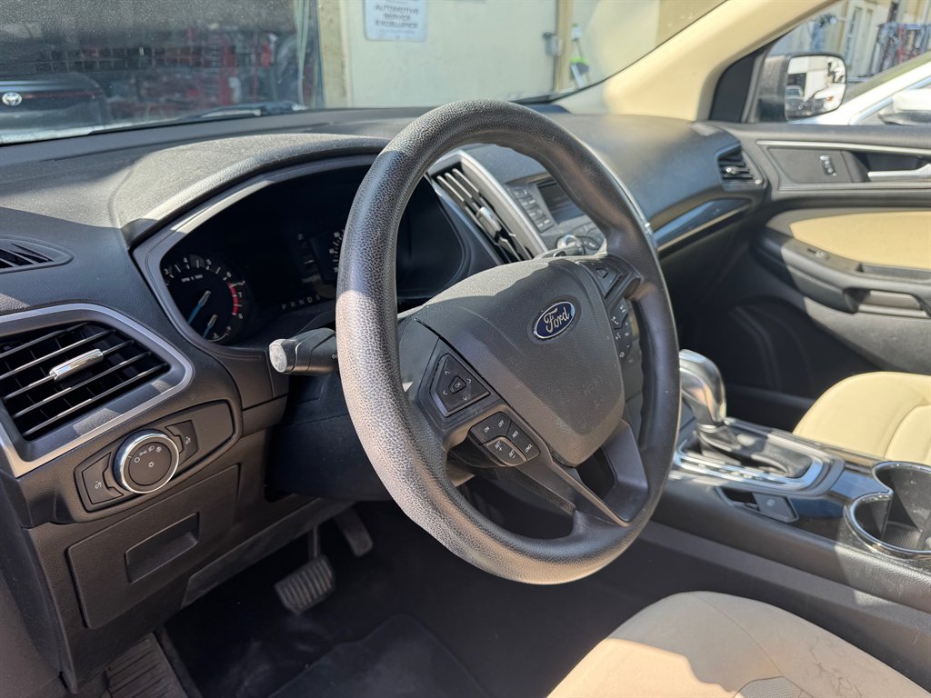 2017 Ford Edge SE photo