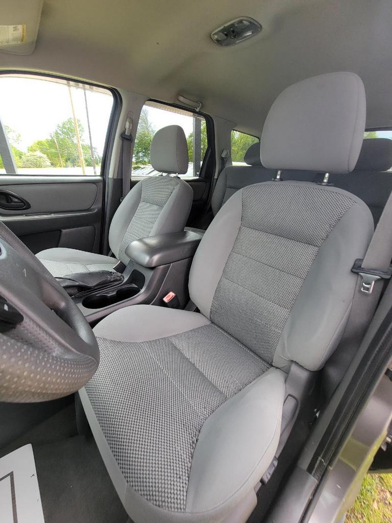2005 Ford Escape XLT photo