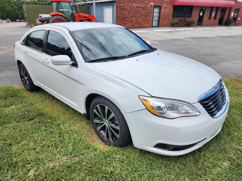 2013 Chrysler 200 Touring photo