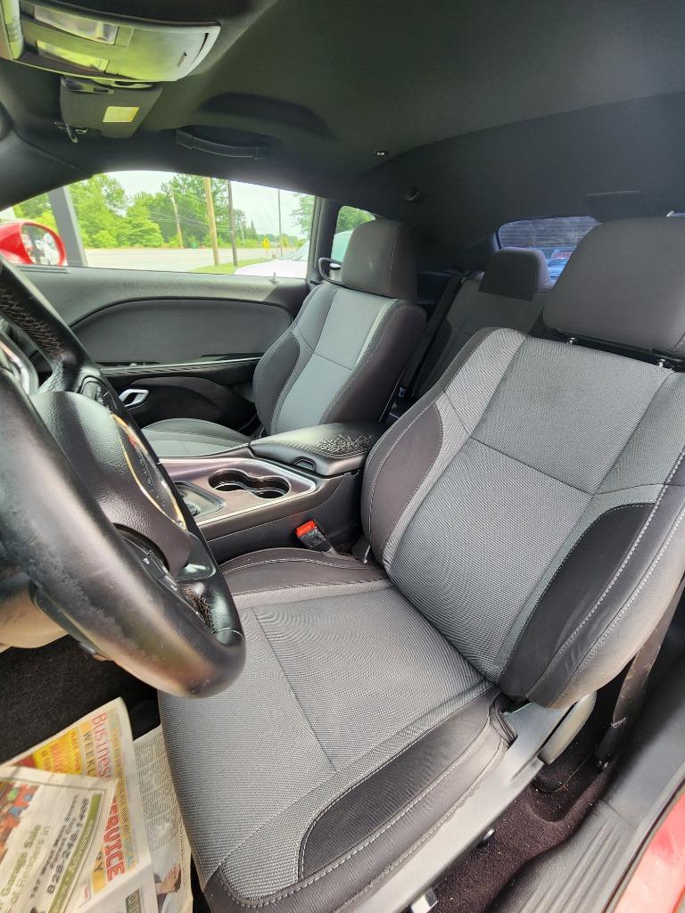 2016 Dodge Challenger SXT photo