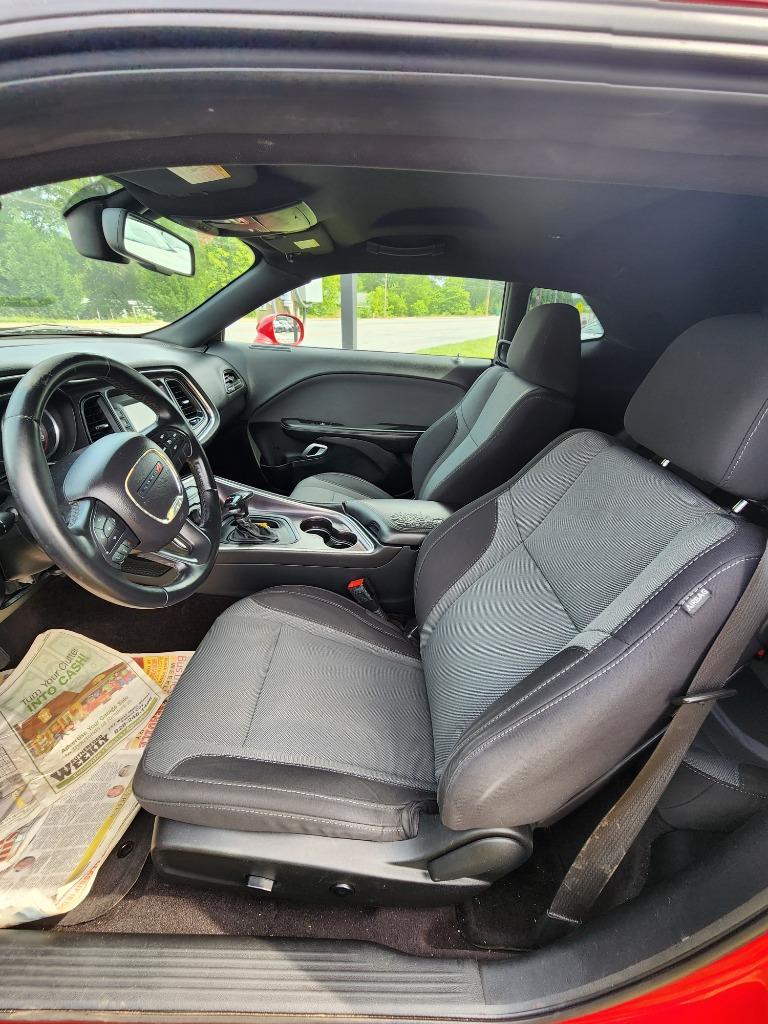 2016 Dodge Challenger SXT photo