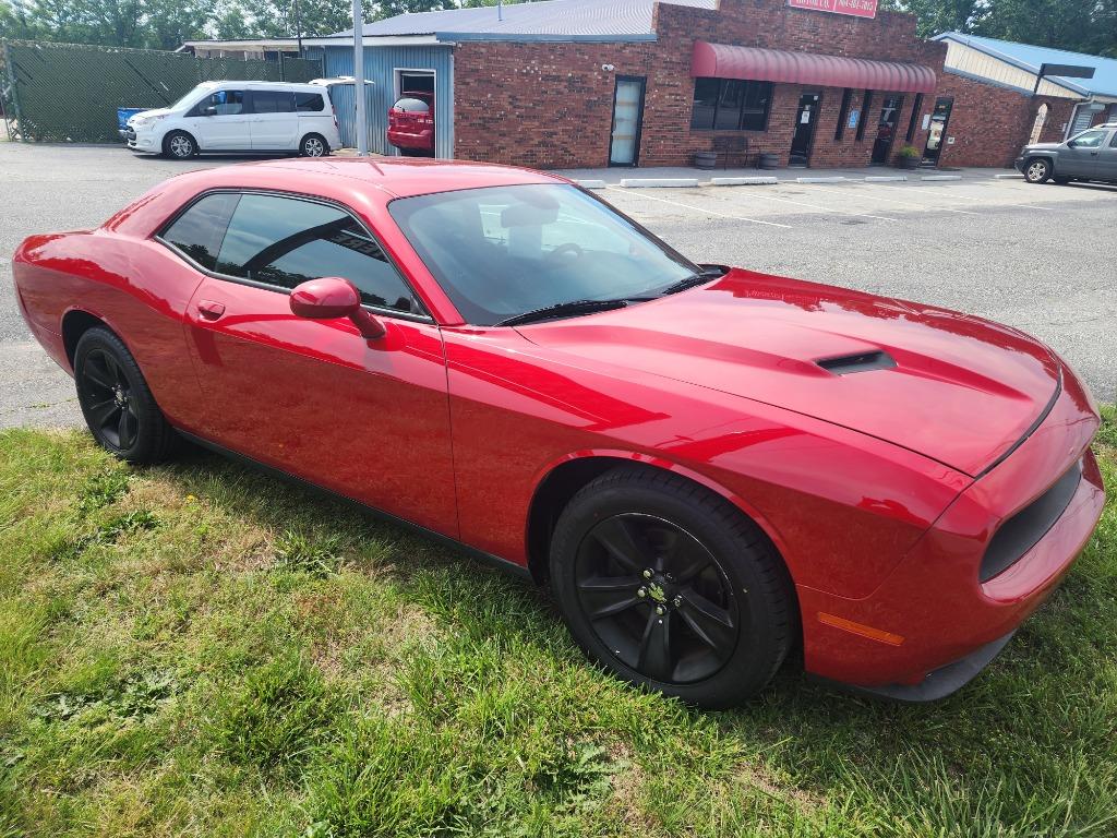 2016 Dodge Challenger SXT photo