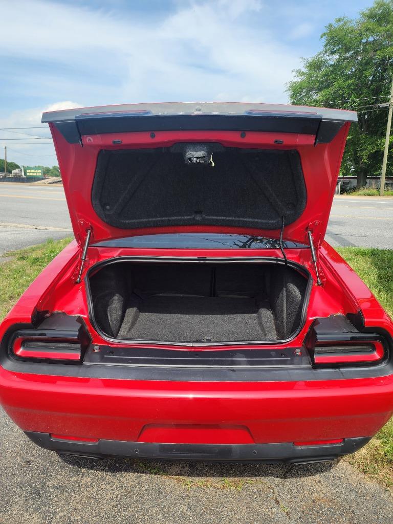 2016 Dodge Challenger SXT photo