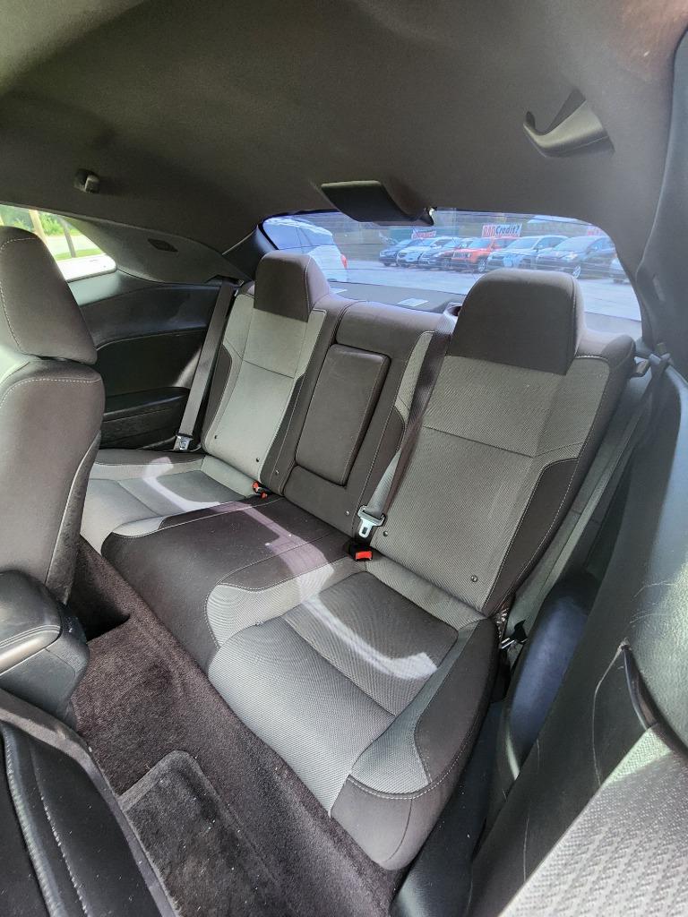 2016 Dodge Challenger SXT photo
