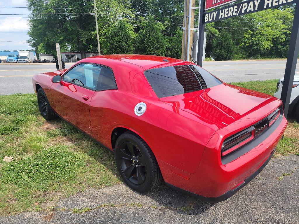 2016 Dodge Challenger SXT photo