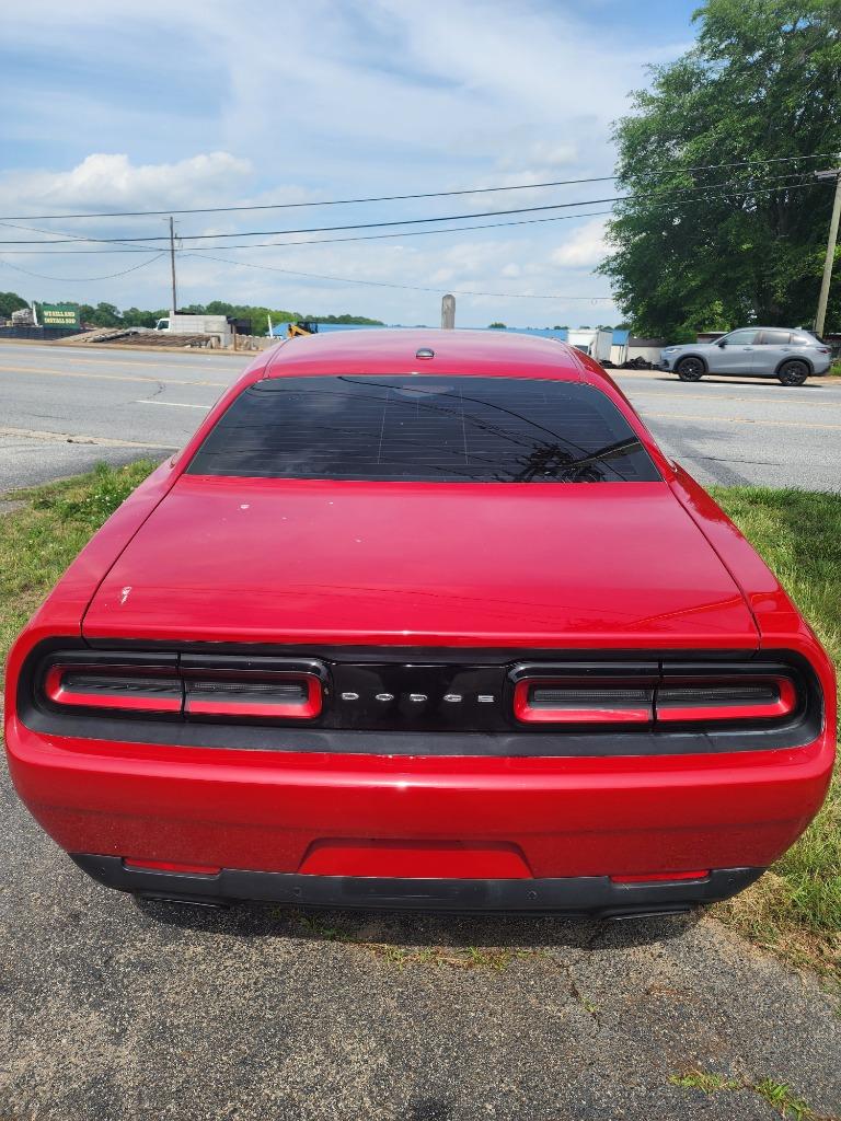 2016 Dodge Challenger SXT photo