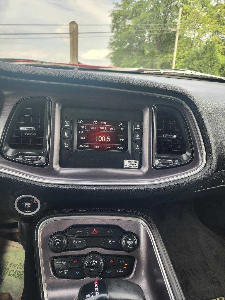 2016 Dodge Challenger SXT photo