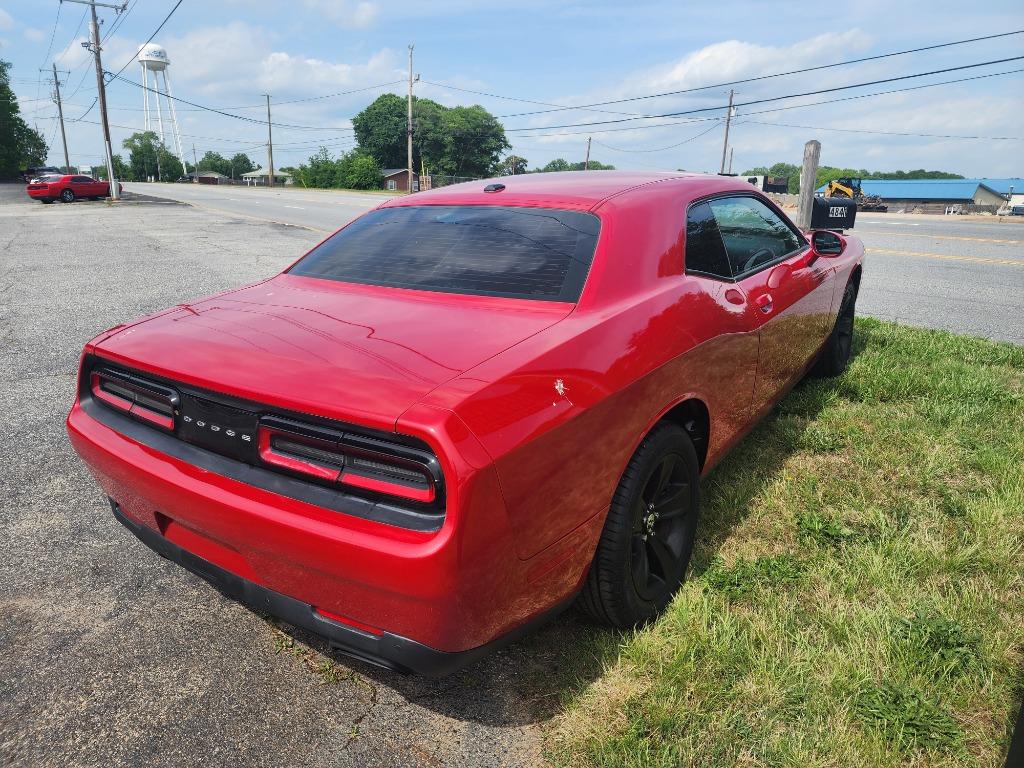 2016 Dodge Challenger SXT photo