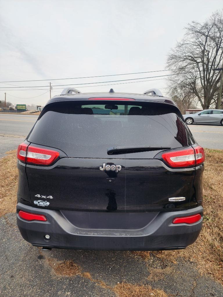 2017 Jeep Cherokee - $13,995