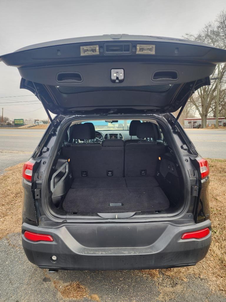 2017 Jeep Cherokee - $13,995