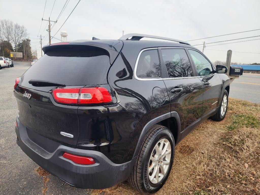 2017 Jeep Cherokee - $13,995