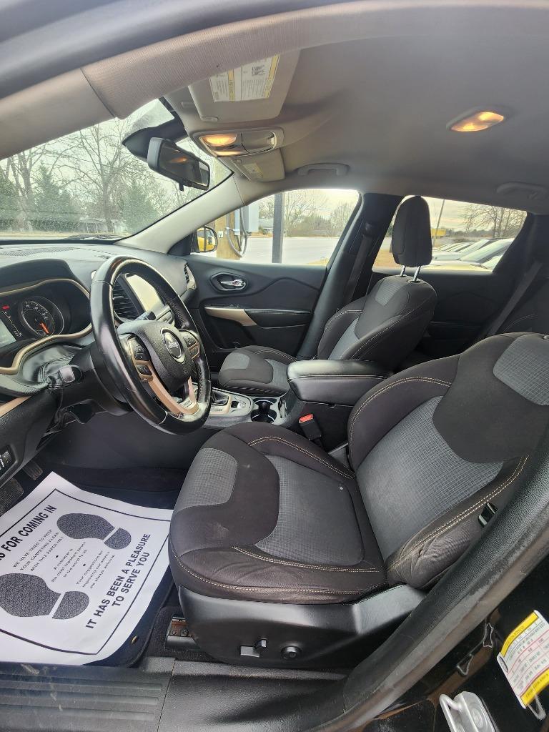 2017 Jeep Cherokee - $13,995