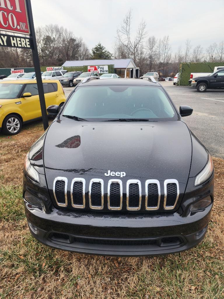 2017 Jeep Cherokee - $13,995