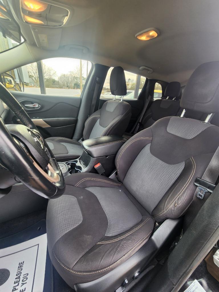 2017 Jeep Cherokee - $13,995