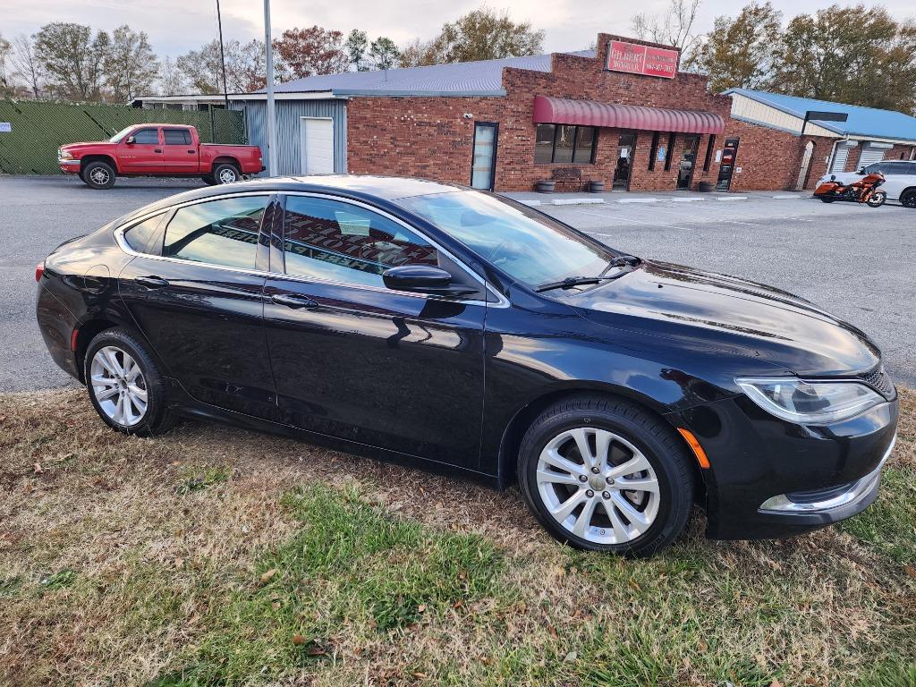 2017 Chrysler 200 - $11,495