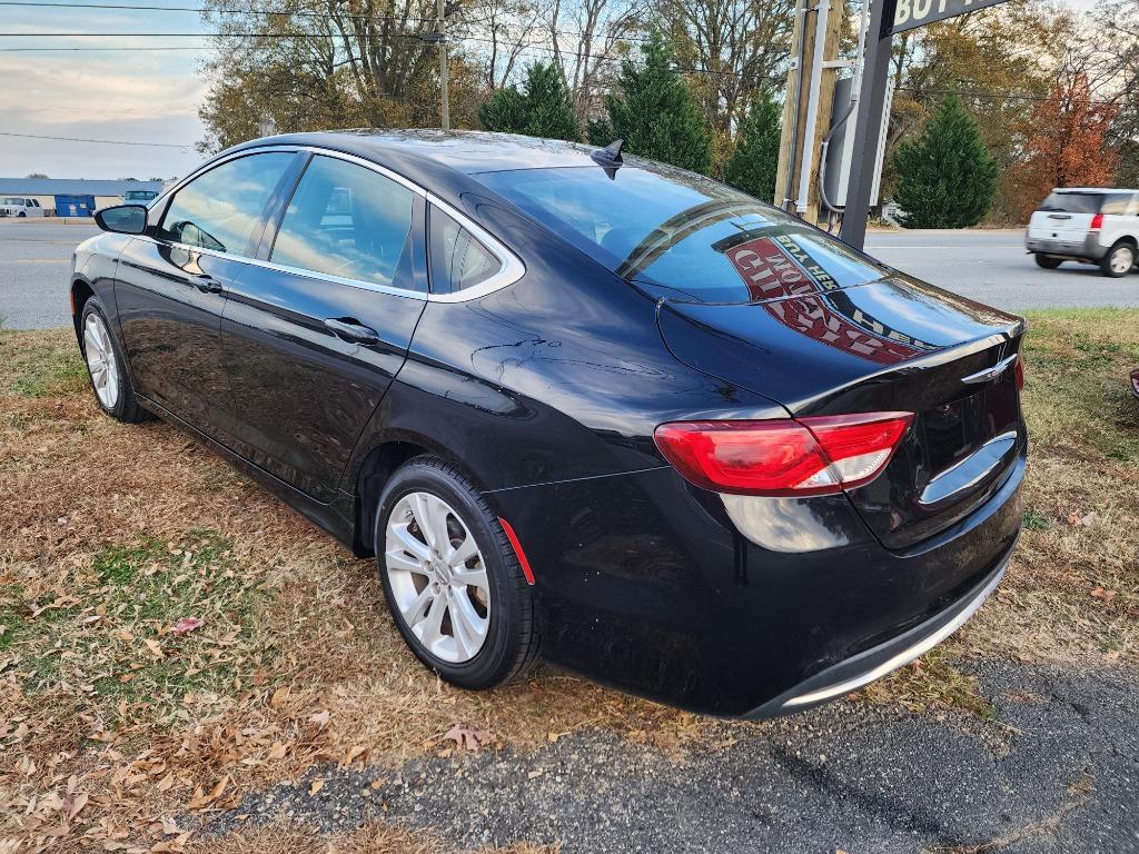 2017 Chrysler 200 - $11,495