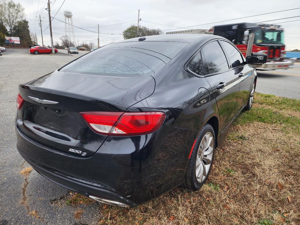 2015 Chrysler 200 - $9,995