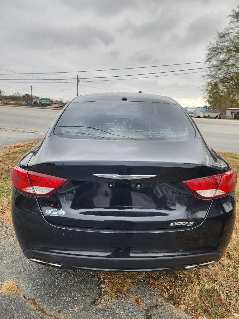 2015 Chrysler 200 - $9,995