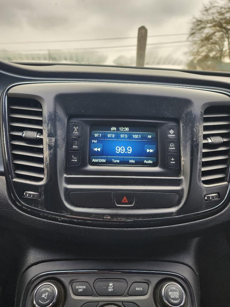 2015 Chrysler 200 - $9,995