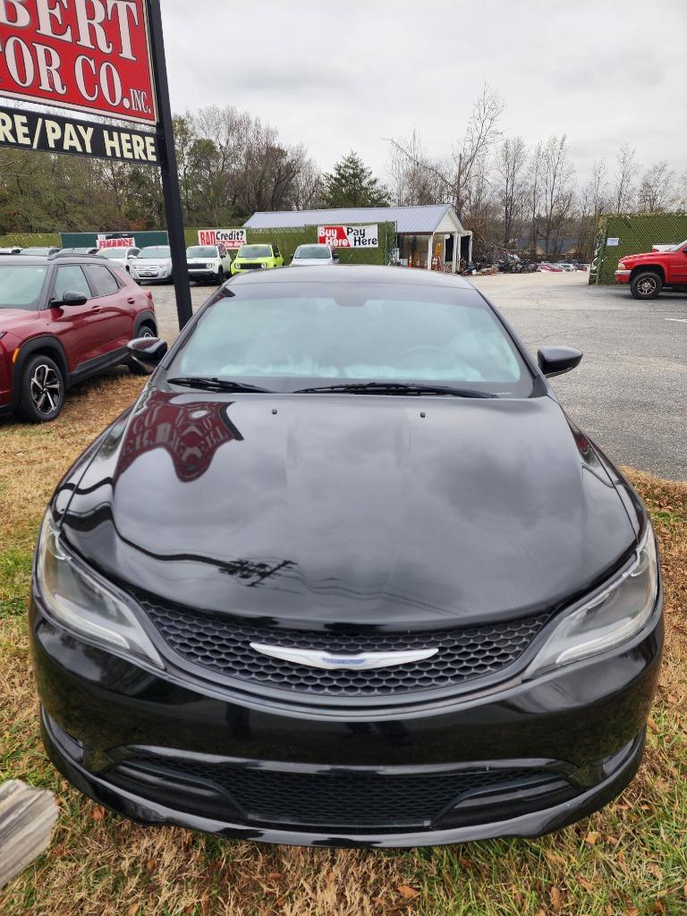 2015 Chrysler 200 - $9,995