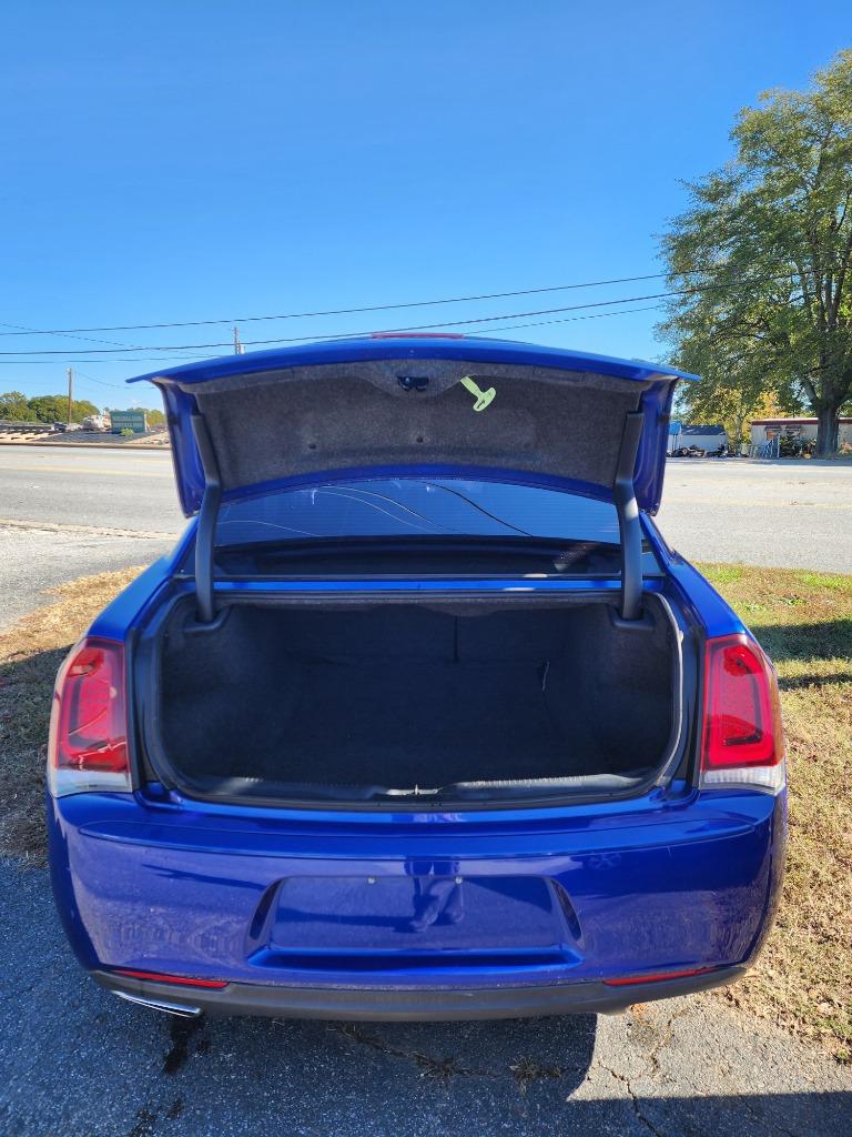 2018 Chrysler 300 - $17,995