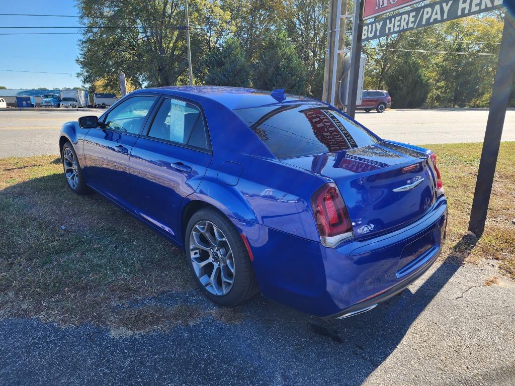 2018 Chrysler 300 - $17,995