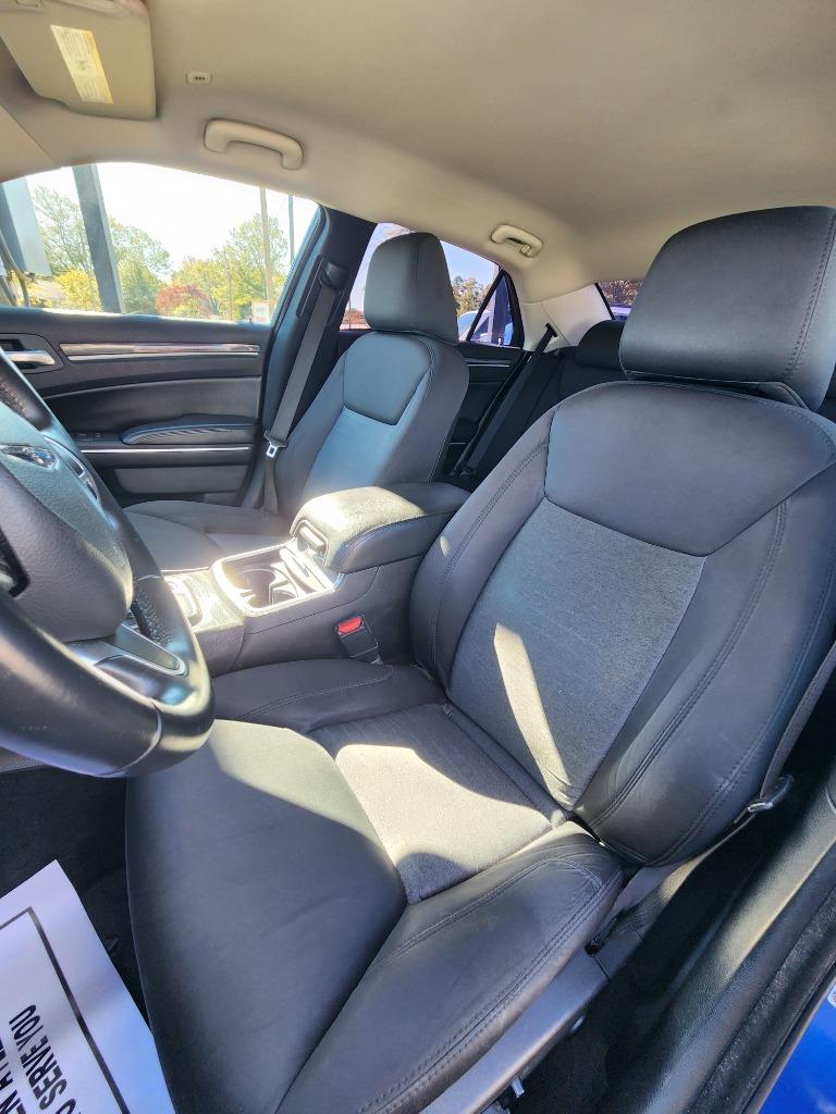 2018 Chrysler 300 - $17,995