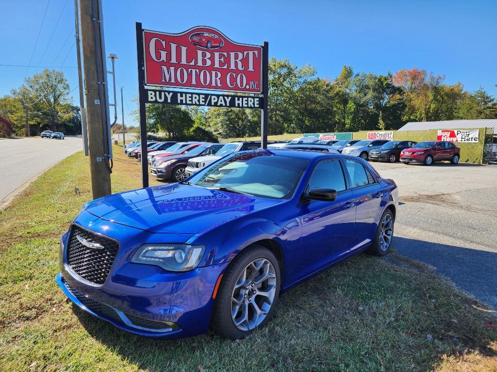 2018 Chrysler 300 - $17,995
