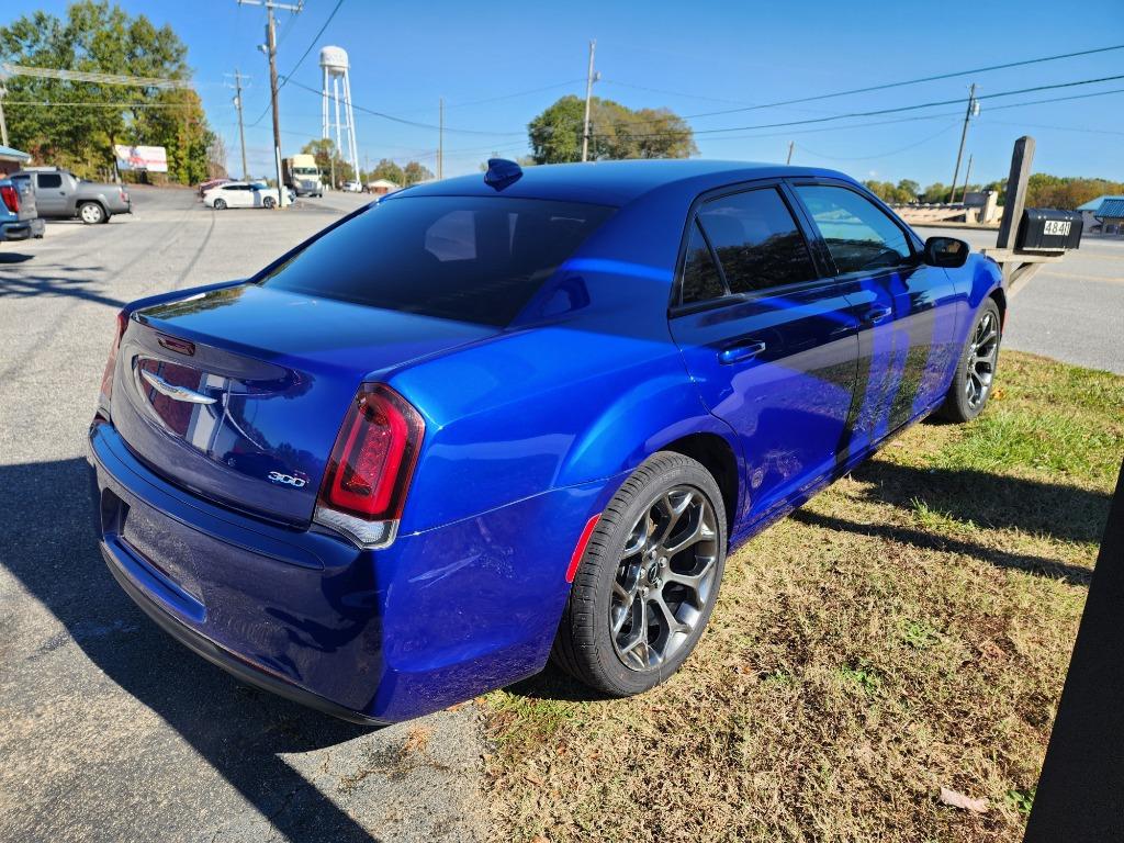 2018 Chrysler 300 - $17,995