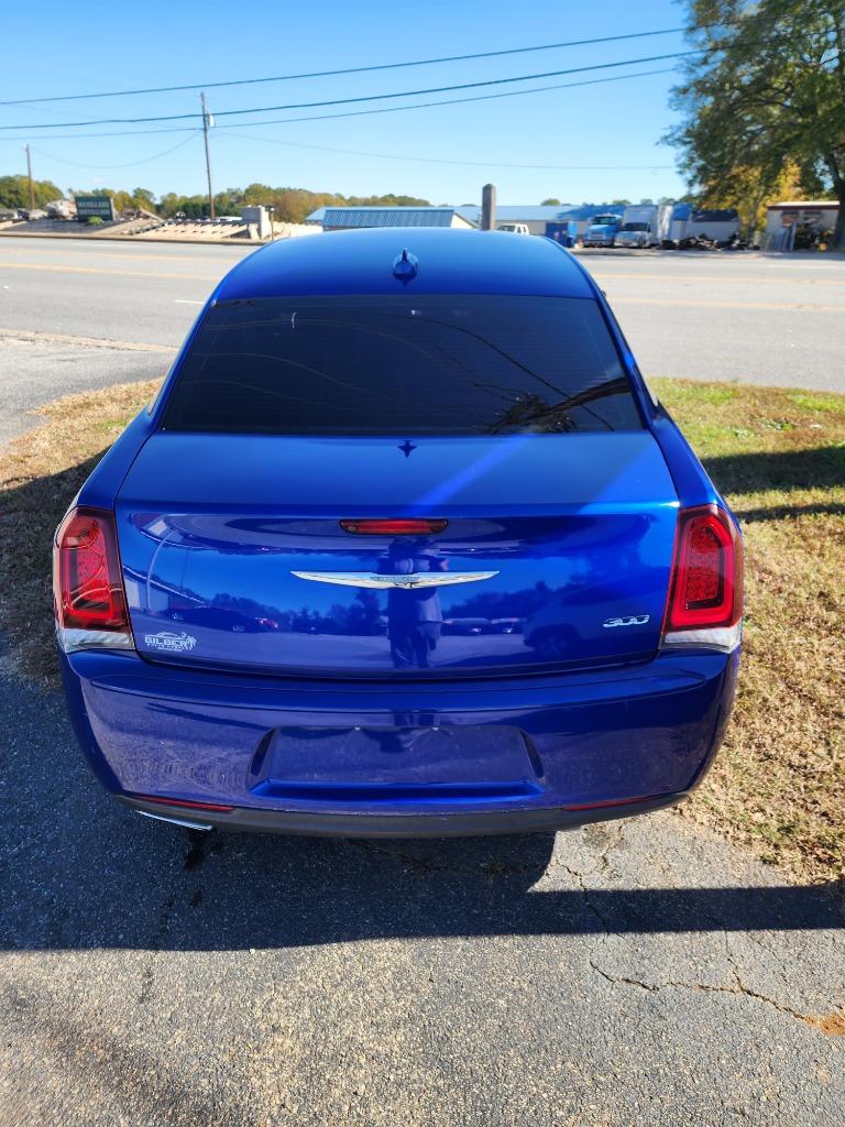 2018 Chrysler 300 - $17,995