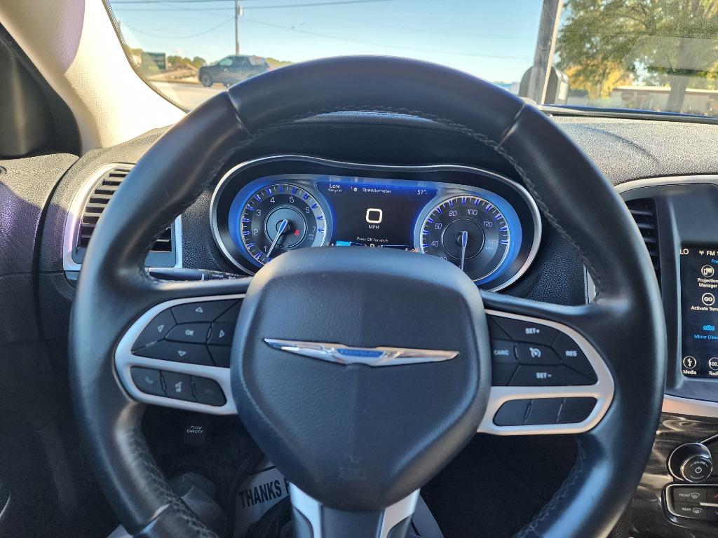 2018 Chrysler 300 - $17,995