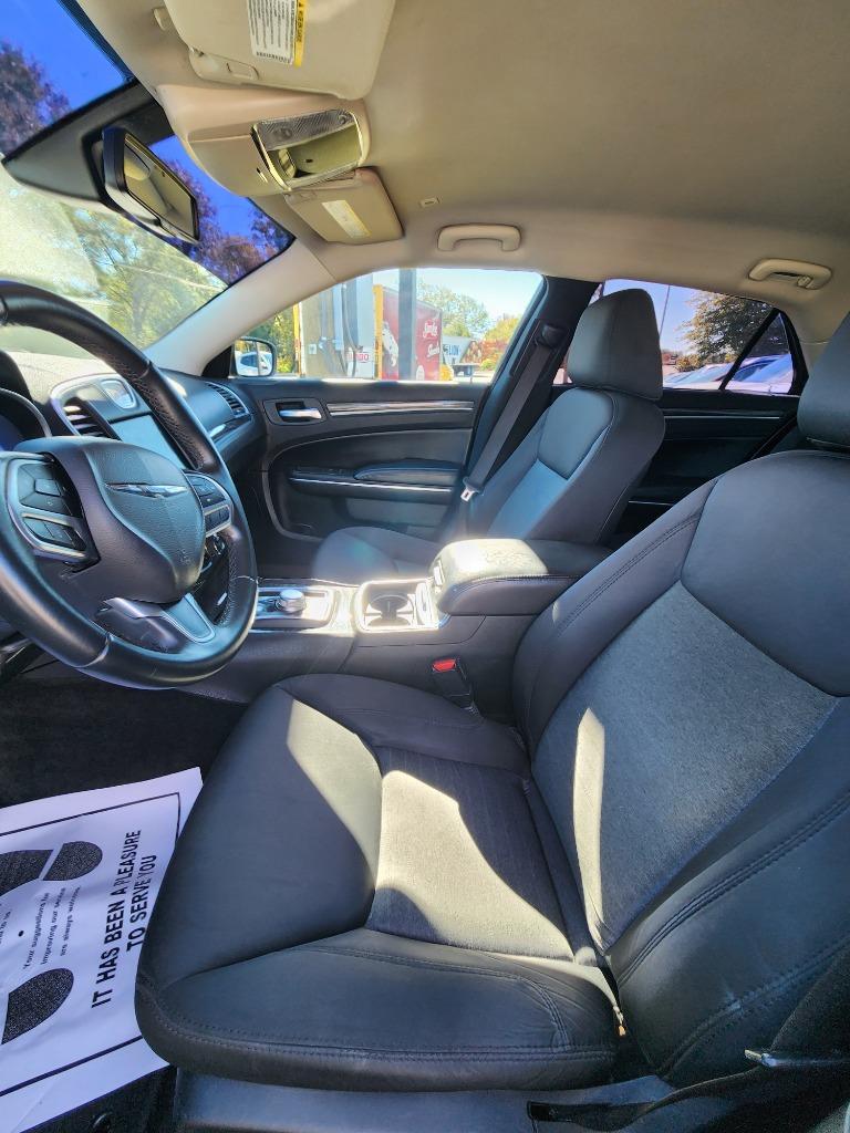 2018 Chrysler 300 - $17,995