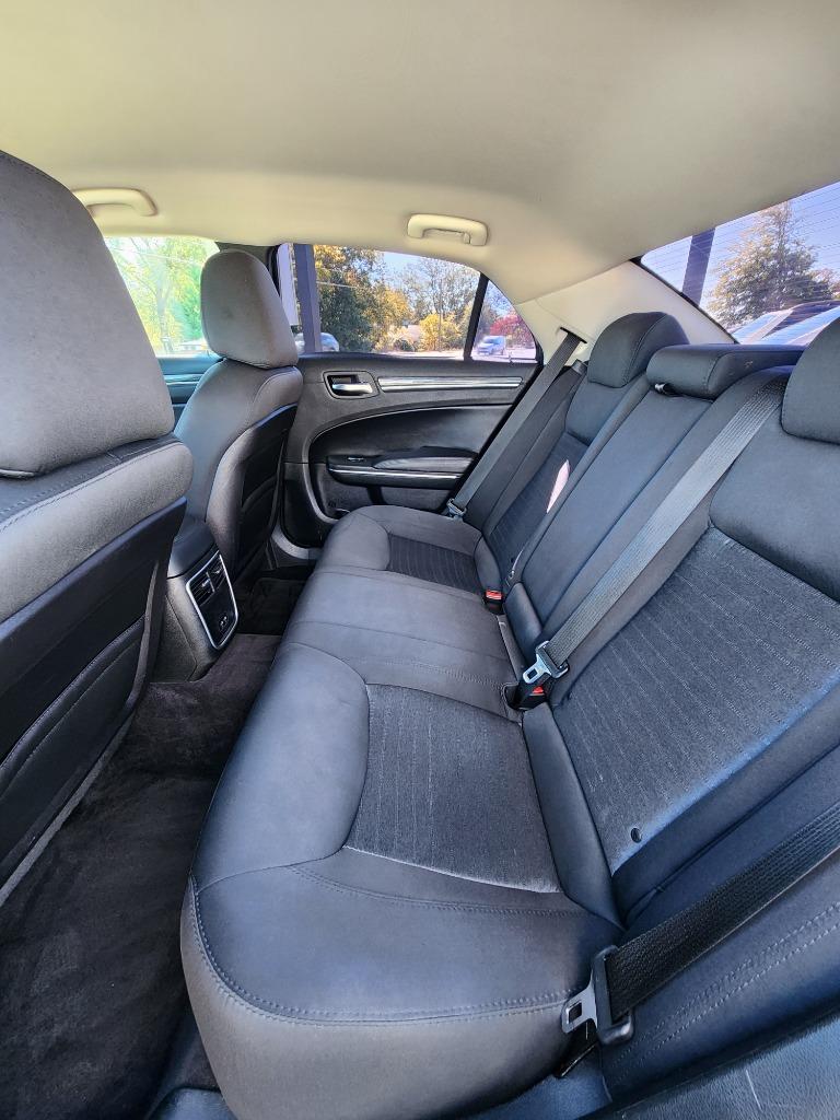 2018 Chrysler 300 - $17,995