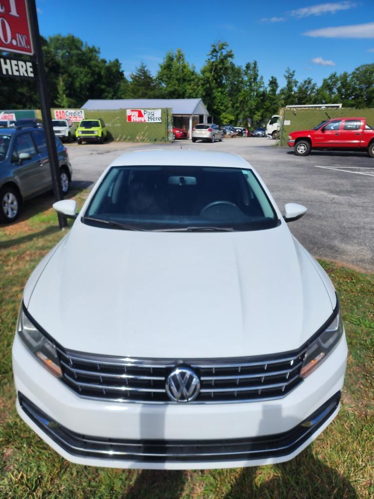 2016 Volkswagen Passat - $10,495